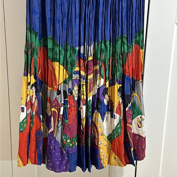 Vintage Skirt With “Cafe Setting” Lower Design that has Tons of Style - Picture 3 of 8